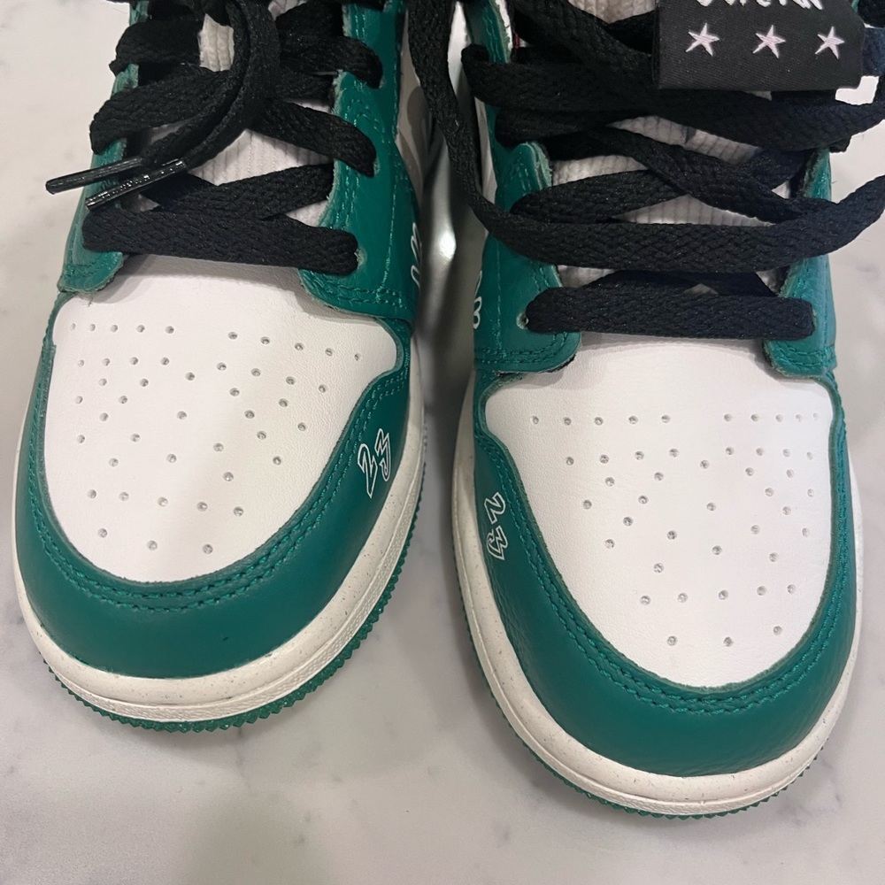 Nike Air Jordan 1 Mid SE Pine Green and Black NWT - Picture 9 of 12